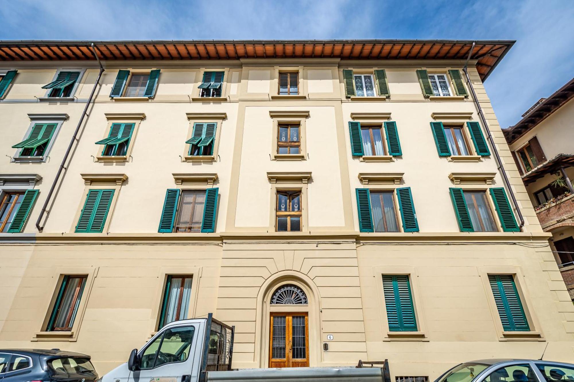 Apartment Yd Elegant Near Tramvia